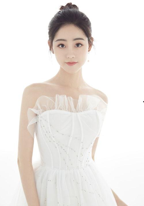 祝绪丹压腿生活照,展现优雅舞者瞬间